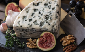 Tabla de quesos y frutas