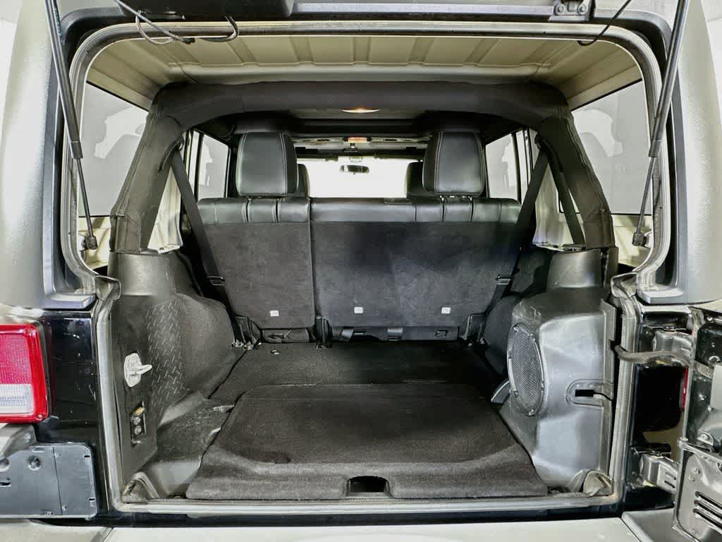 Jeep Wrangler Unlimited Sahara 2012
