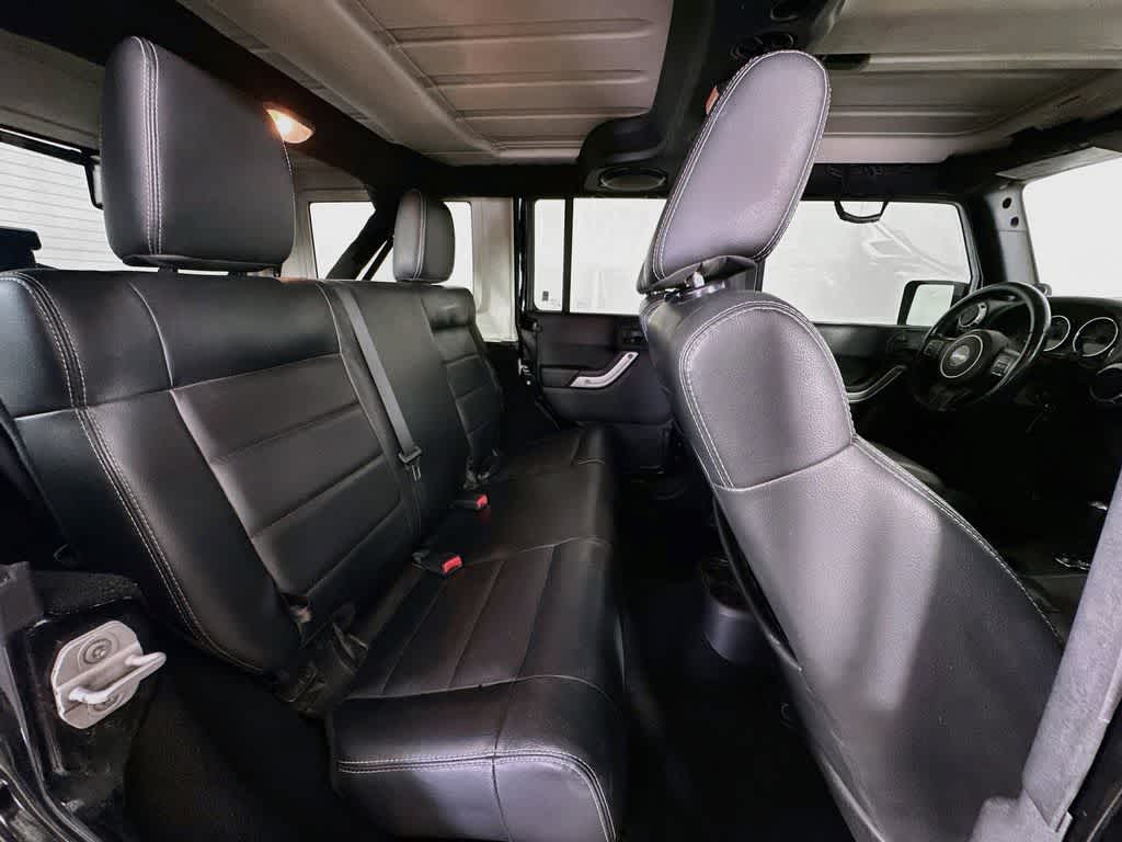 Jeep Wrangler Unlimited Sahara 2012