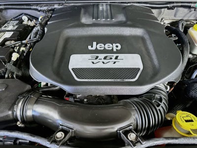 Jeep Wrangler Unlimited Sahara 2012