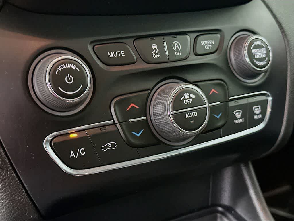 Jeep Cherokee Altitude Lux 2023