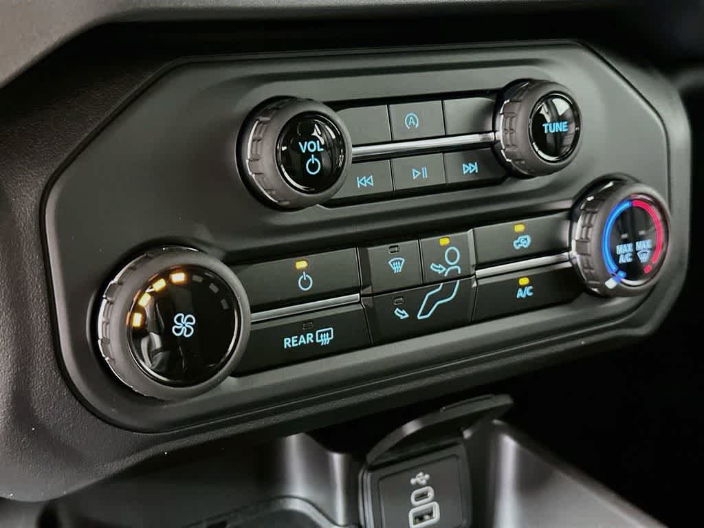 Ford Bronco Base 2026
