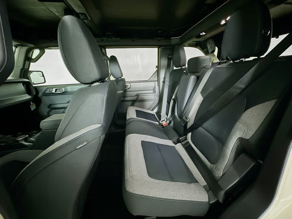 Ford Bronco Base 2026