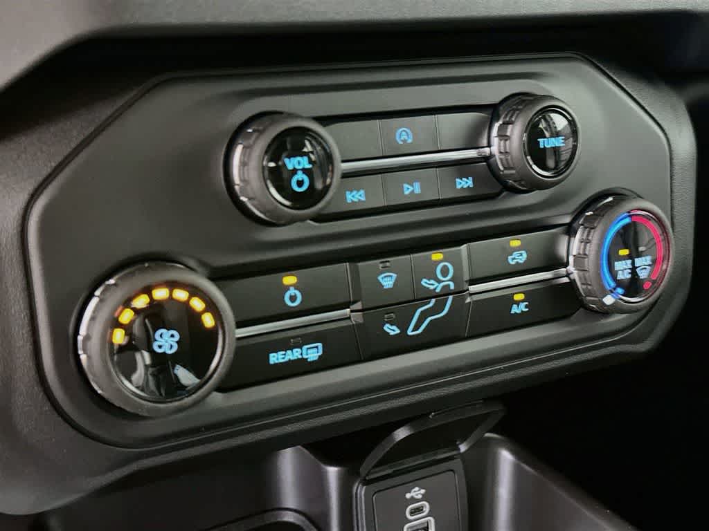 Ford Bronco Base 2026