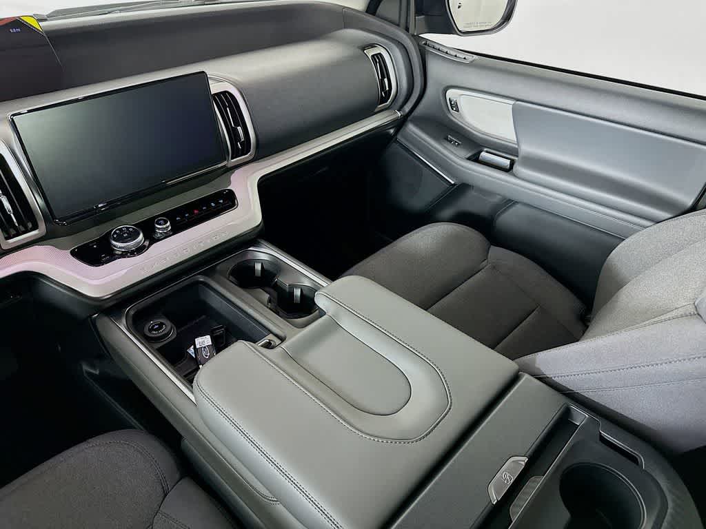 Ford Expedition Max Active 2026