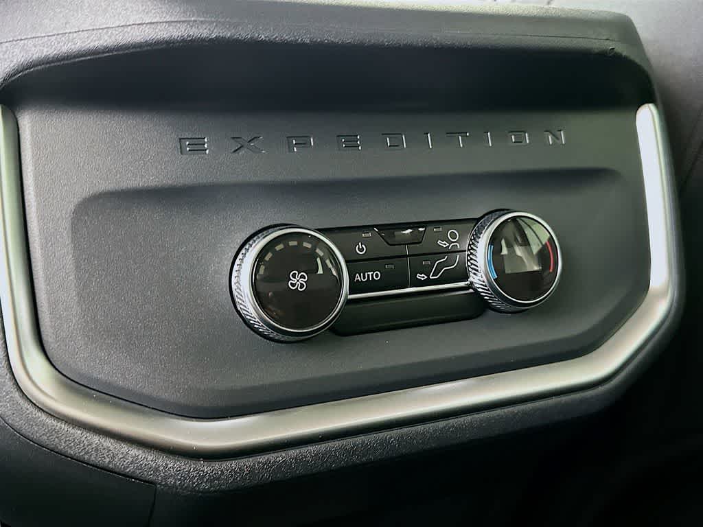 Ford Expedition Max Active 2026