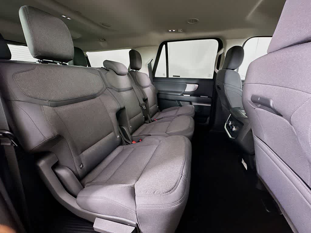 Ford Expedition Max Active 2026