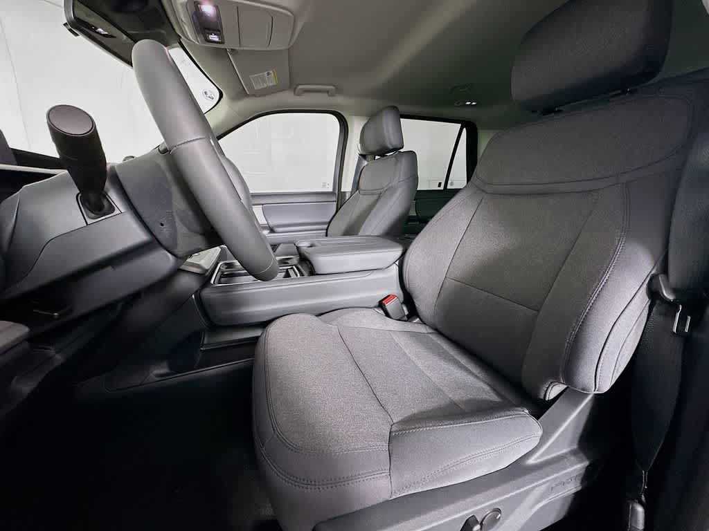 2026 Ford Expedition Activo