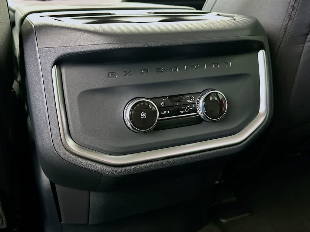 2026 Ford Expedition Activo