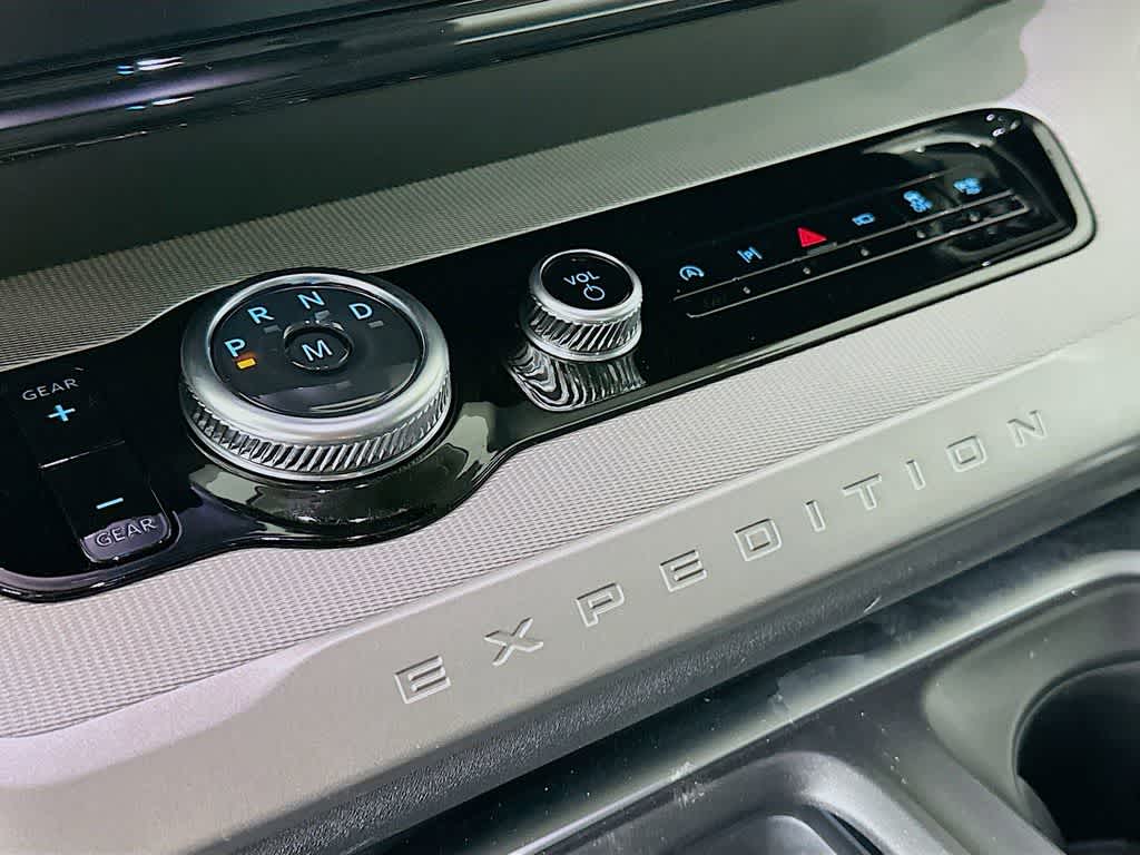 2026 Ford Expedition Activo