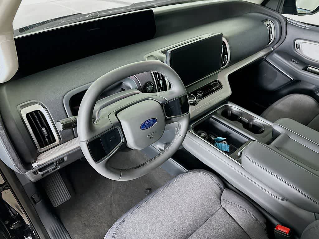 2026 Ford Expedition Activo