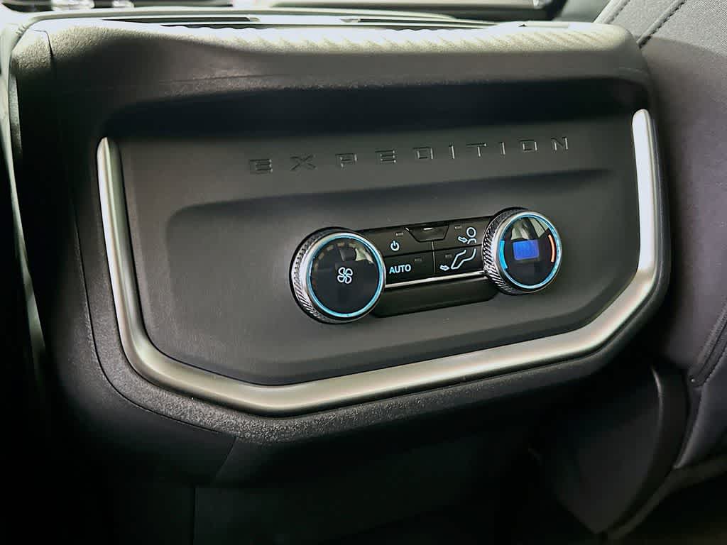 2026 Ford Expedition Activo