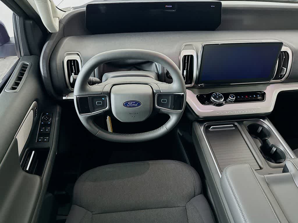 2026 Ford Expedition Activo