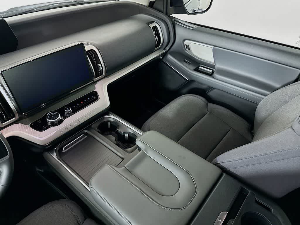 2026 Ford Expedition Activo