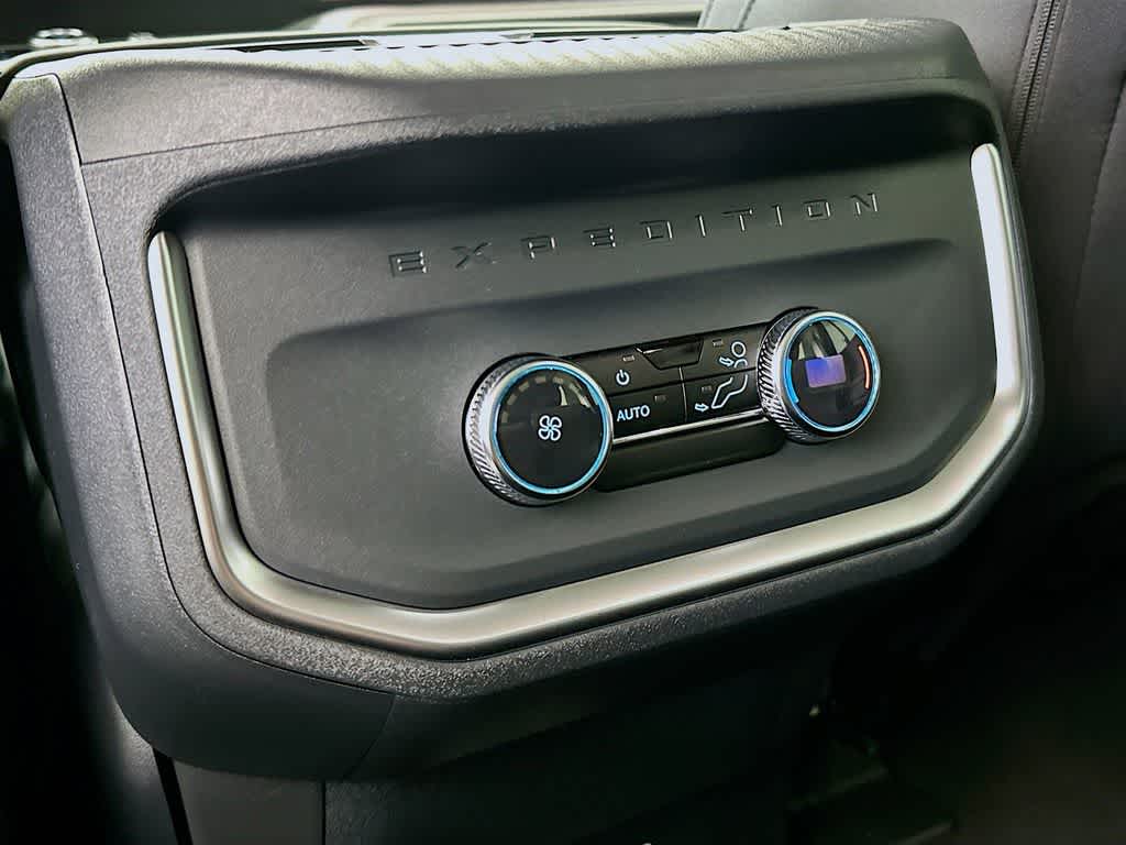 2026 Ford Expedition Activo