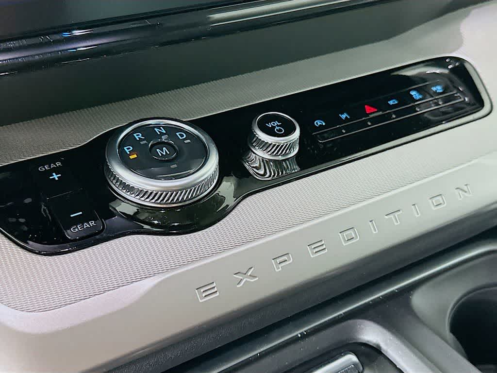 2026 Ford Expedition Activo