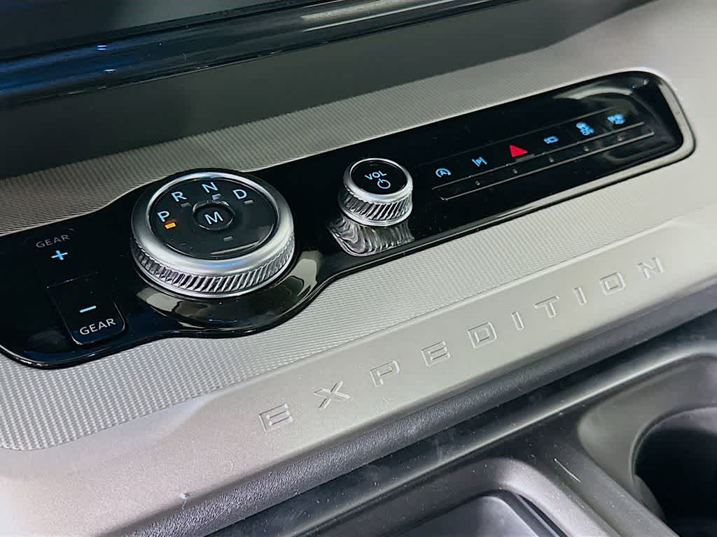 2026 Ford Expedition Activo