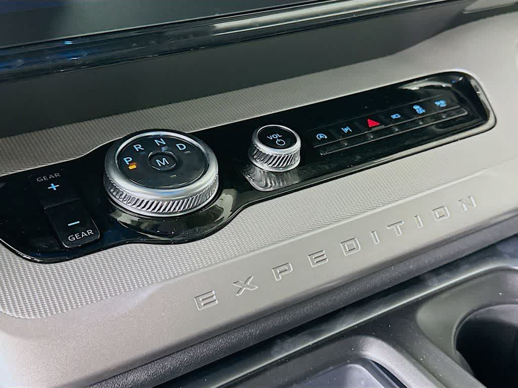 2026 Ford Expedition Activo