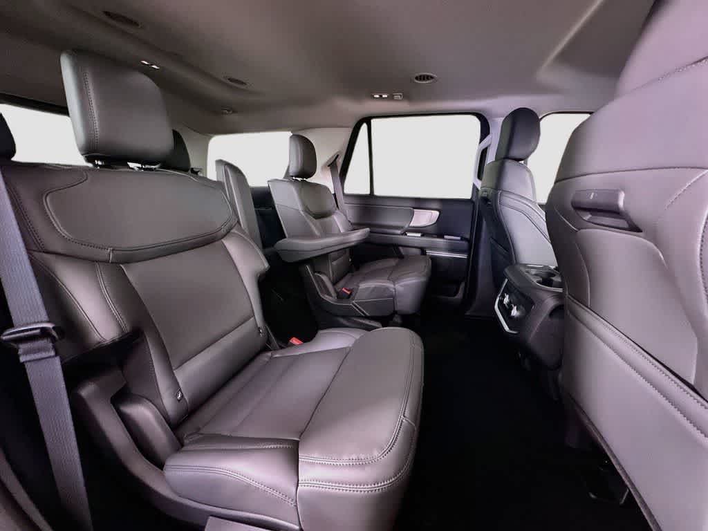 Ford Expedition Active 2027
