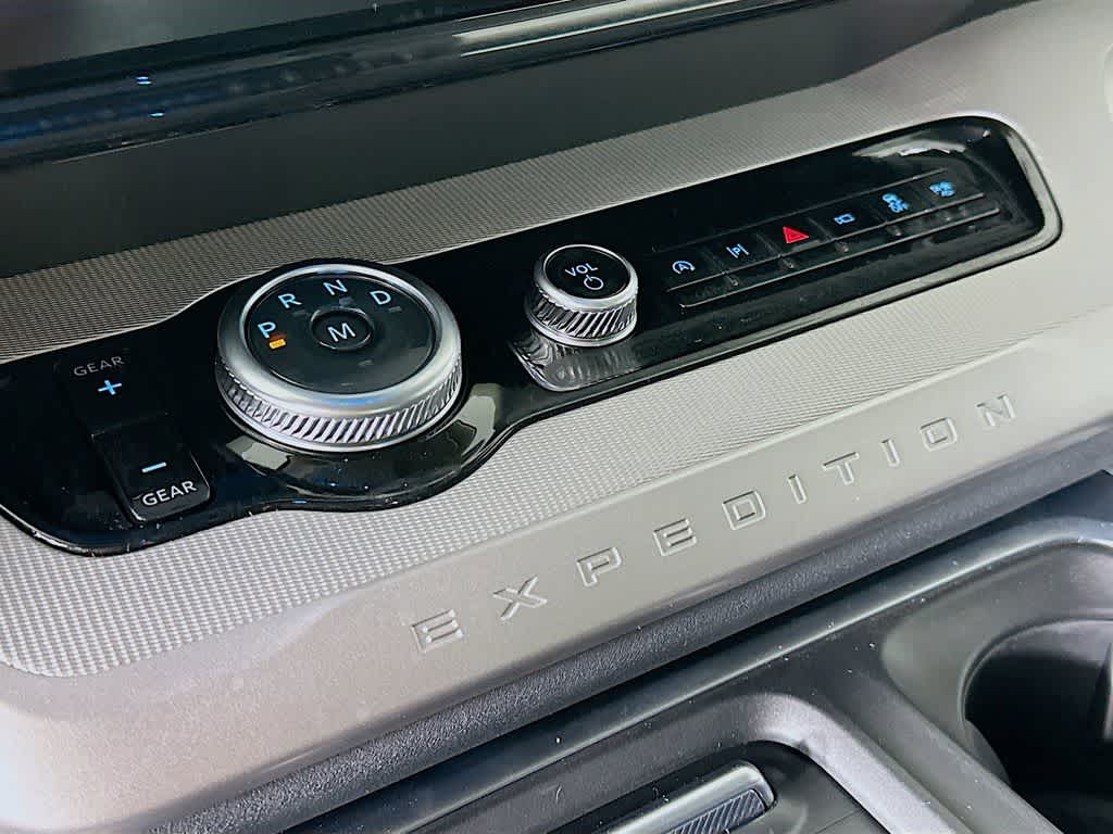 2026 Ford Expedition Activo