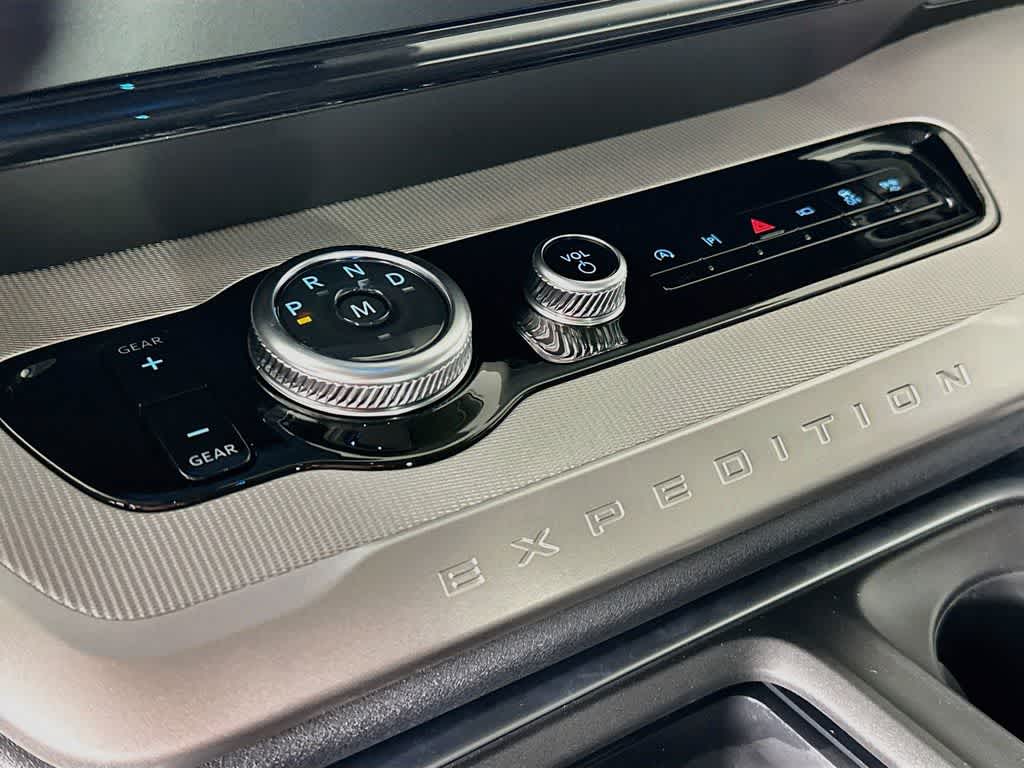 Ford Expedition Active 2027