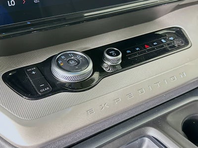 2025 Ford Expedition Activo