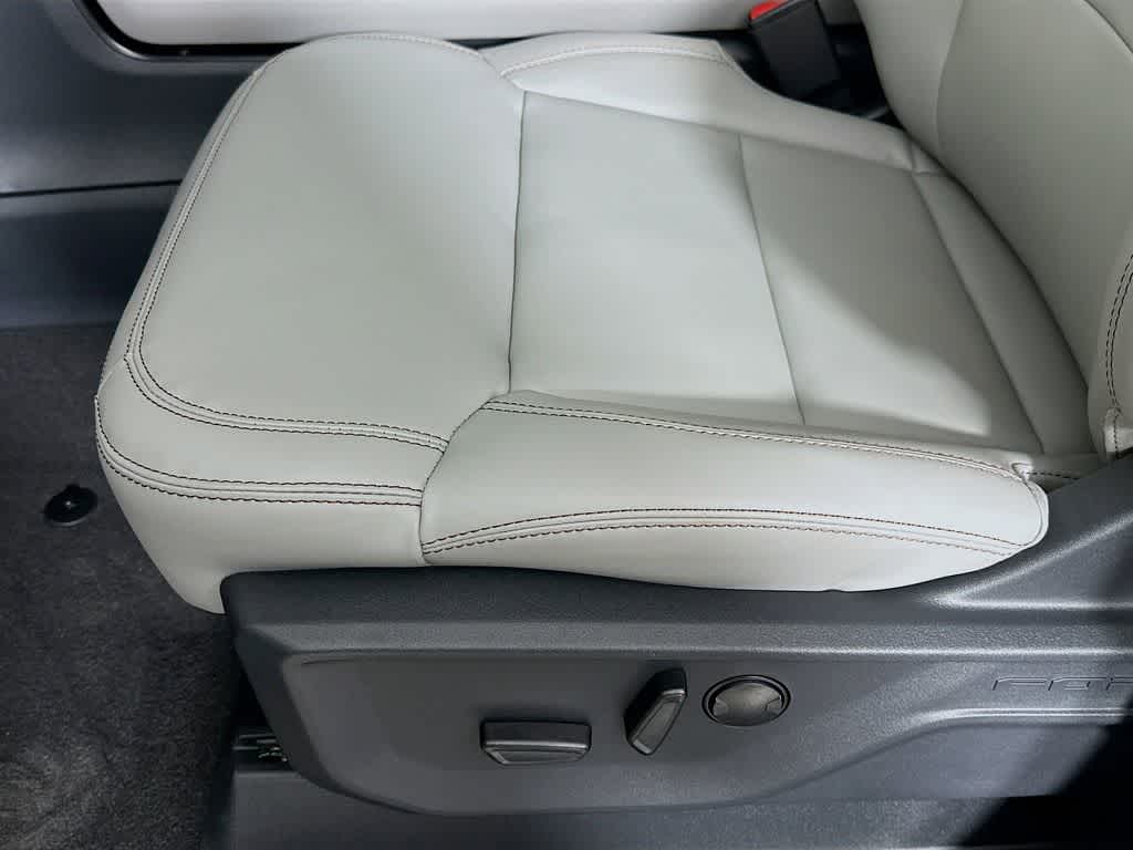 2025 Ford Expedition Activo