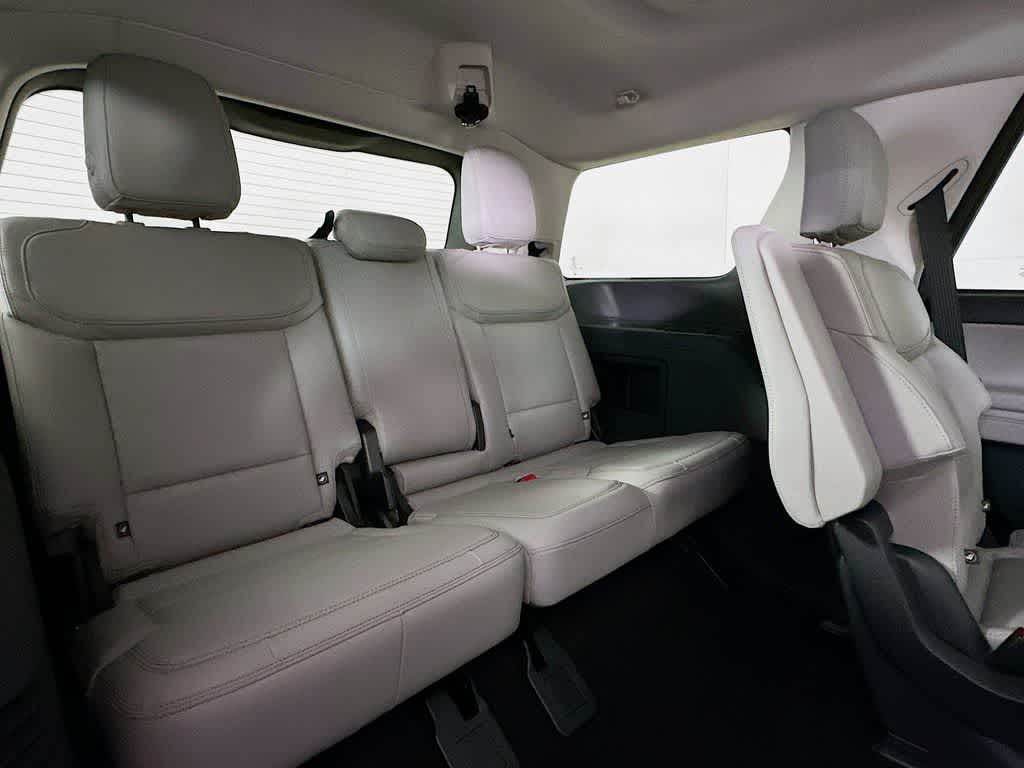 2025 Ford Expedition Activo