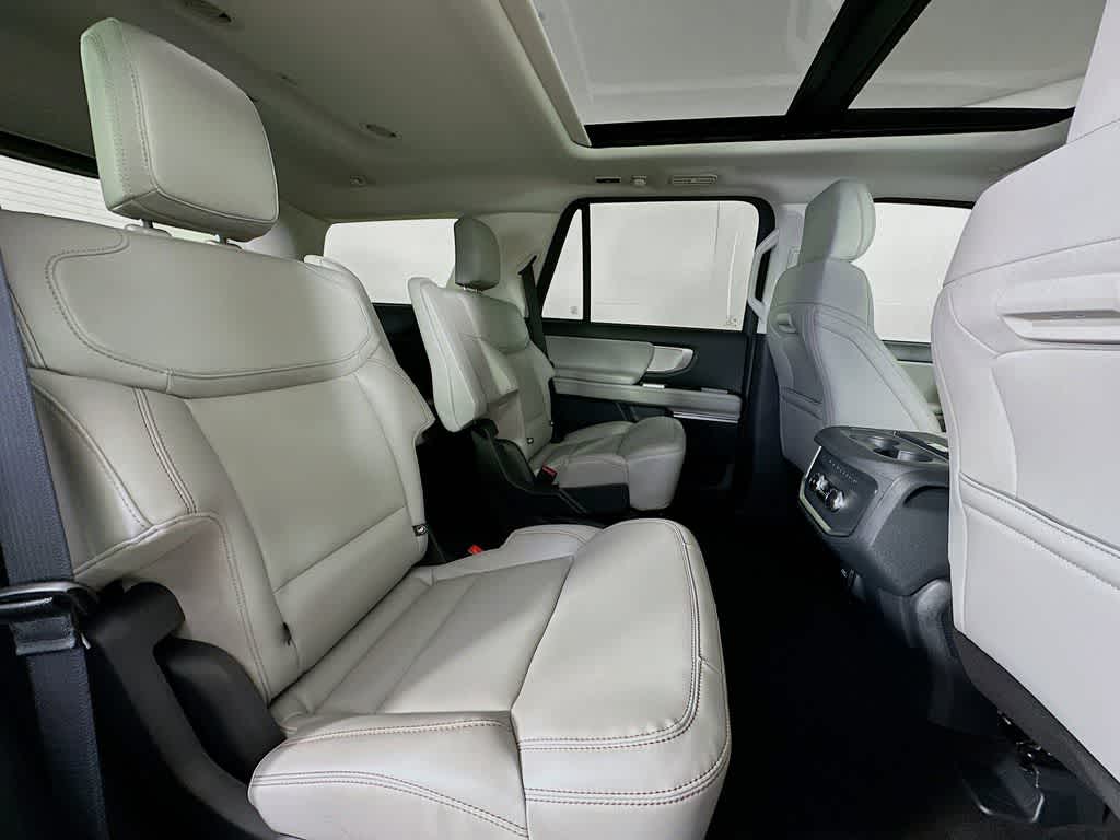 2025 Ford Expedition Activo