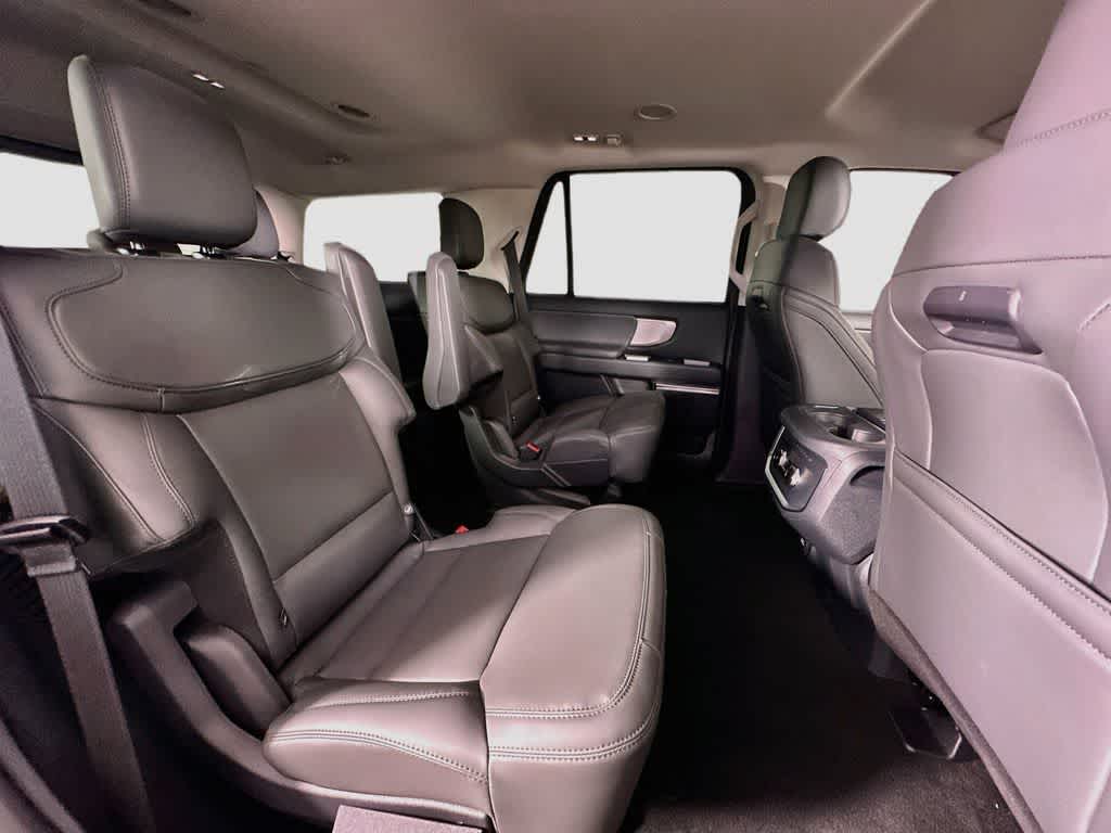 Ford Expedition Active 2027