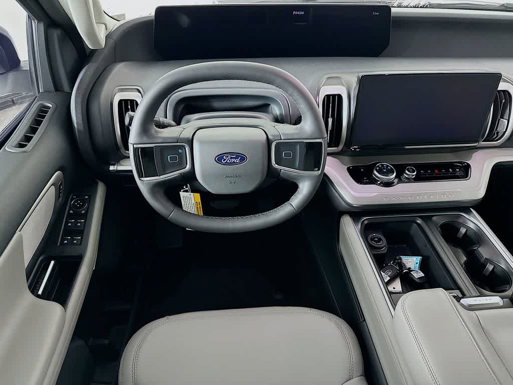 2026 Ford Expedition Activo