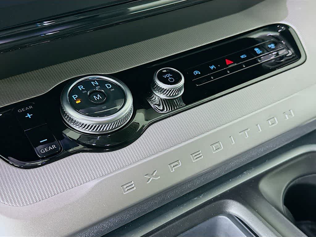 2026 Ford Expedition Activo