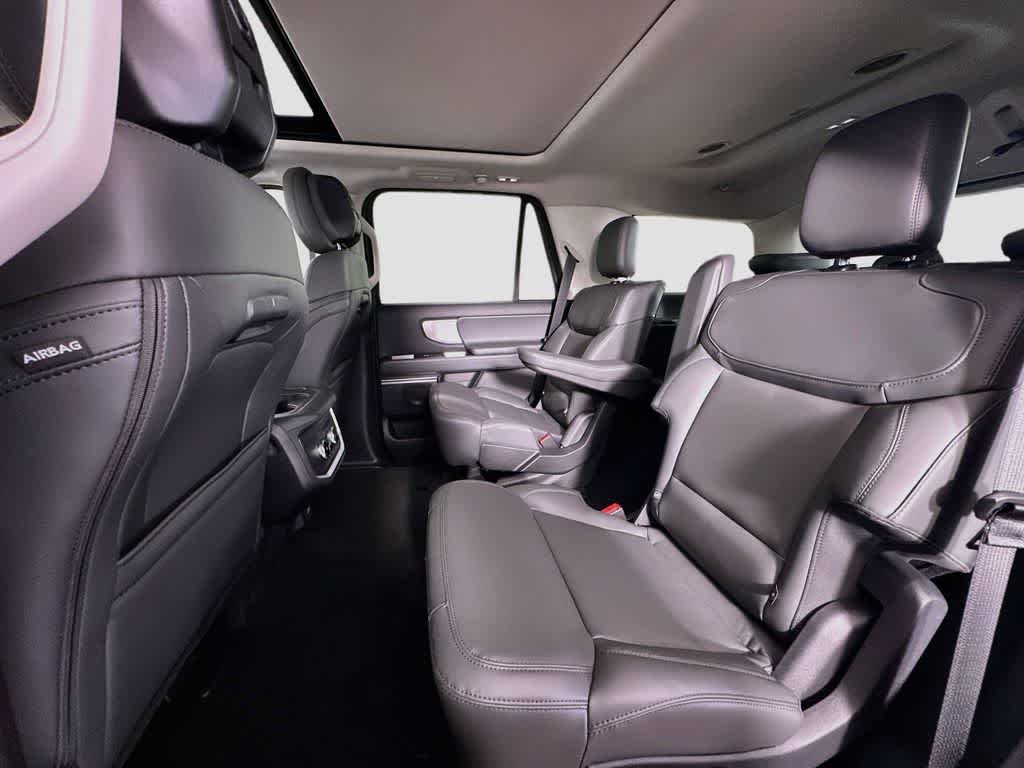 Ford Expedition Active 2027