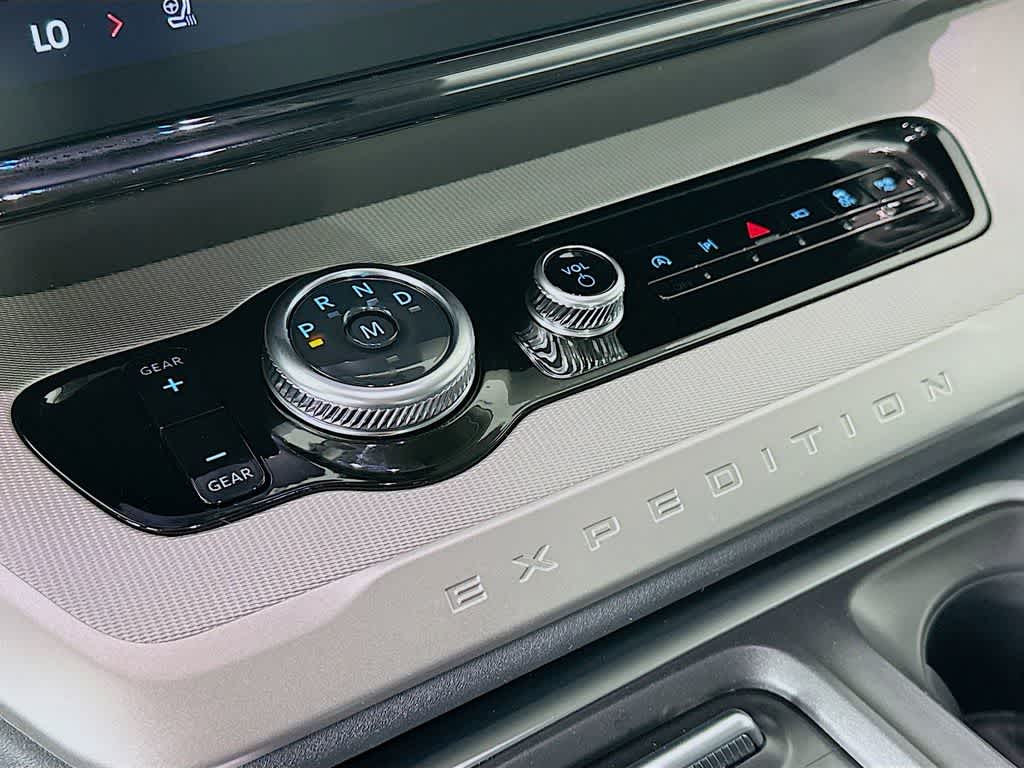 2026 Ford Expedition Activo