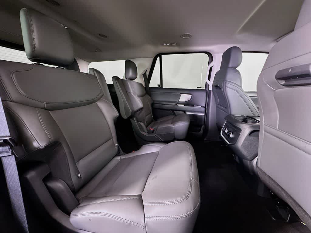 2026 Ford Expedition Activo