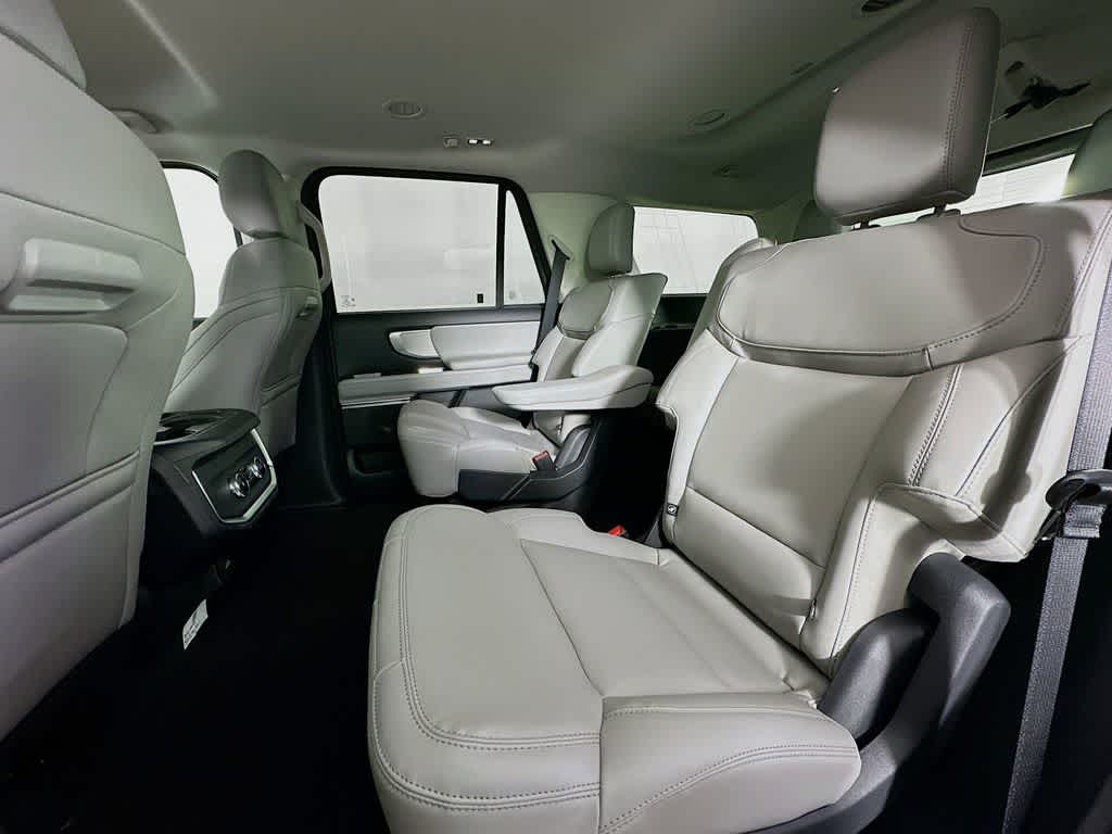 2026 Ford Expedition Activo