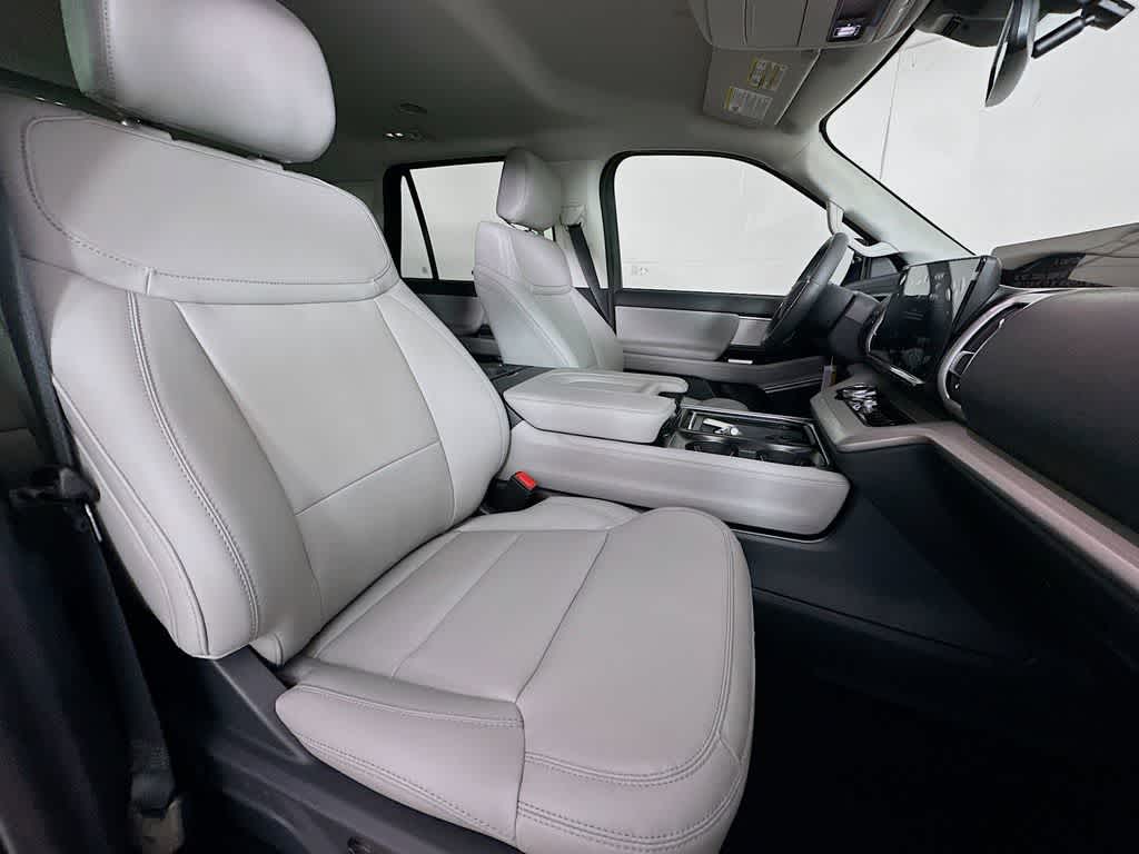 2026 Ford Expedition Activo