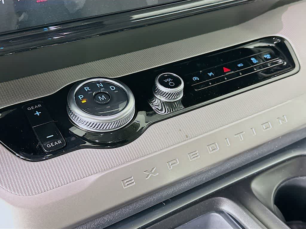 2026 Ford Expedition Activo