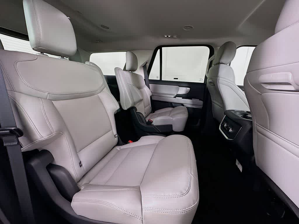 2026 Ford Expedition Activo