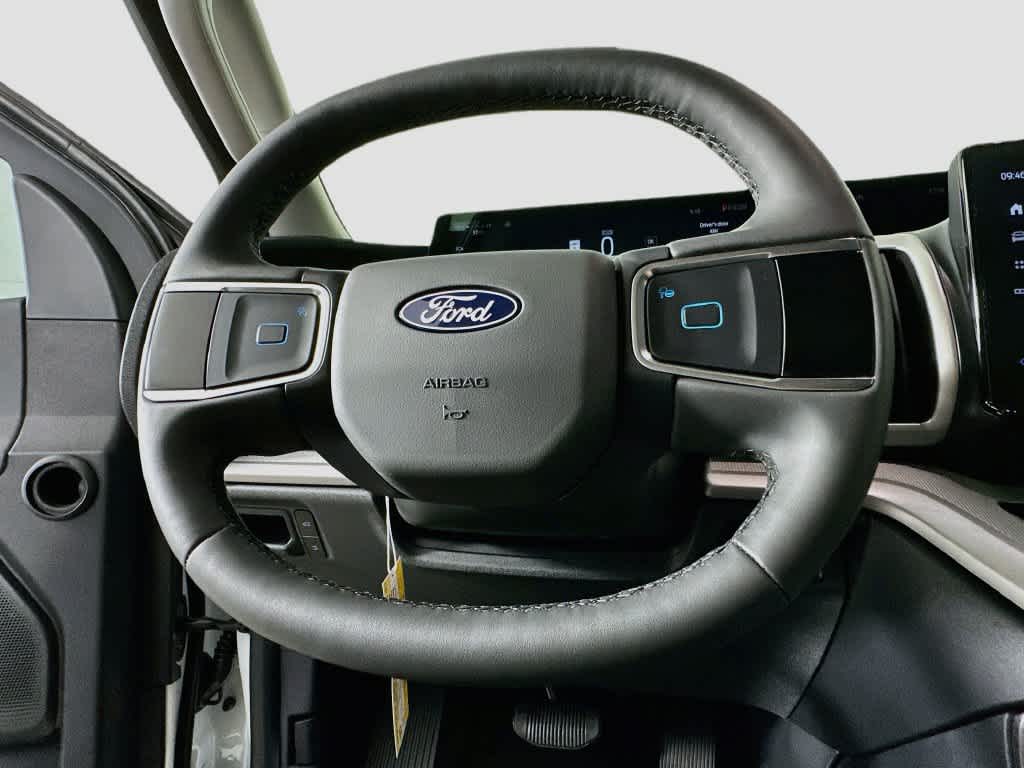 Ford Expedition Active 2027