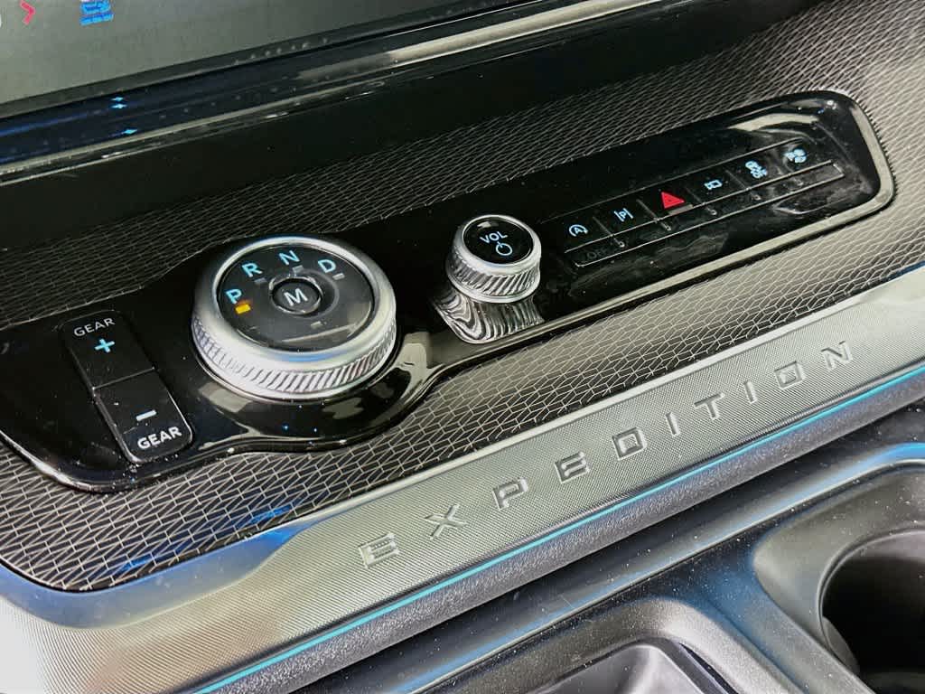 Ford Expedition Platinum 2027
