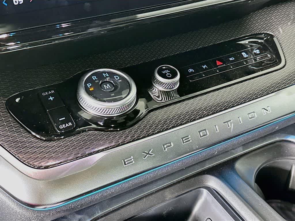 Ford Expedition Platinum 2027