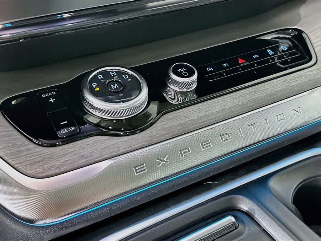 Ford Expedition Platinum 2027