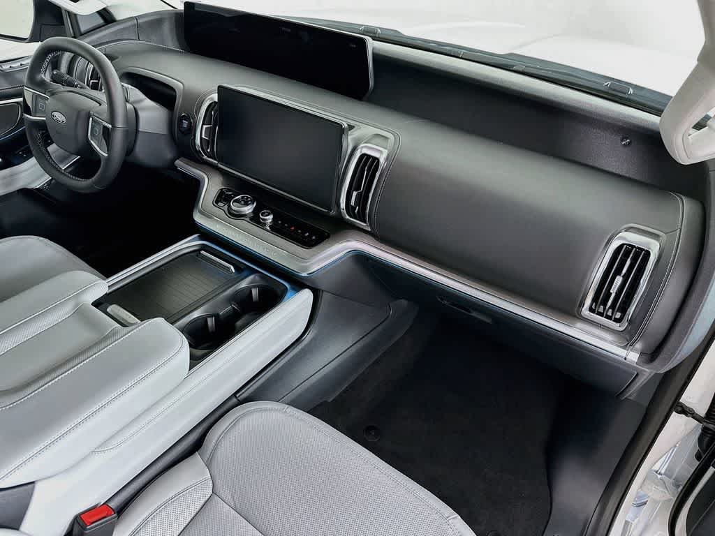 Ford Expedition Platinum 2027
