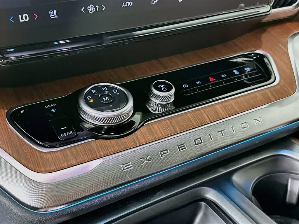 Ford Expedition King Ranch 2027