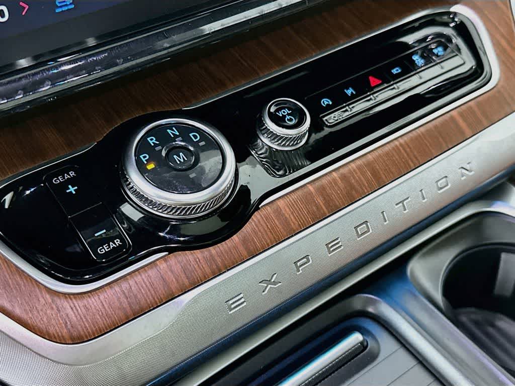 Ford Expedition King Ranch 2027