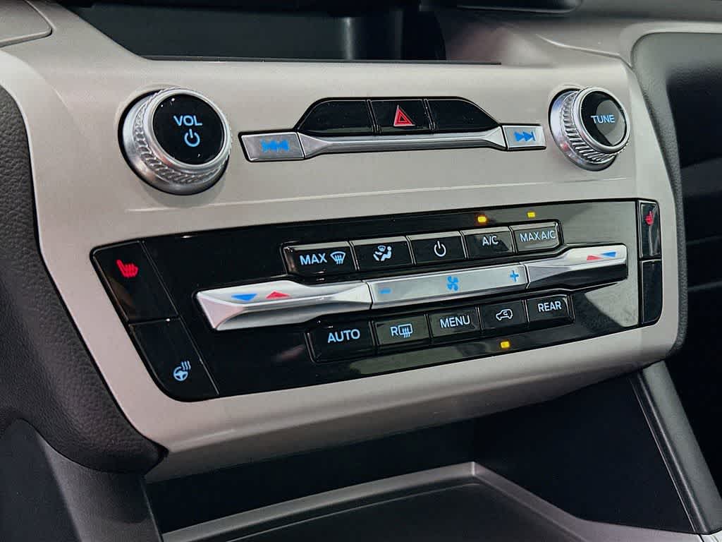 Ford Explorer XLT 2023