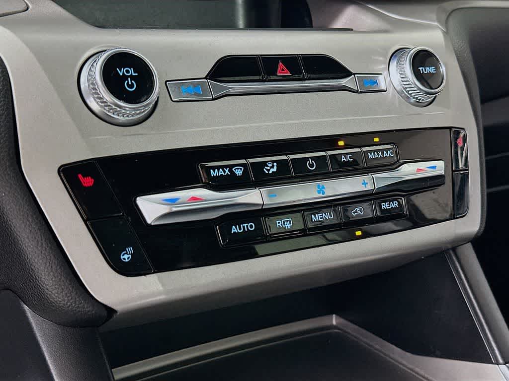 Ford Explorer XLT 2023