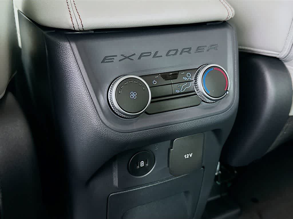 2025 Ford Explorer Activo