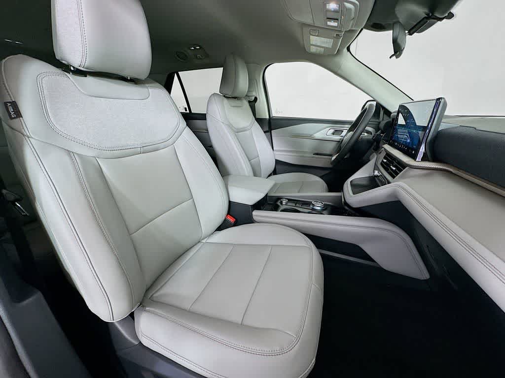 2025 Ford Explorer Activo